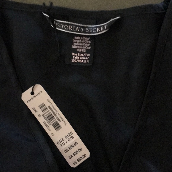 VS Robe - Picture 3 of 4